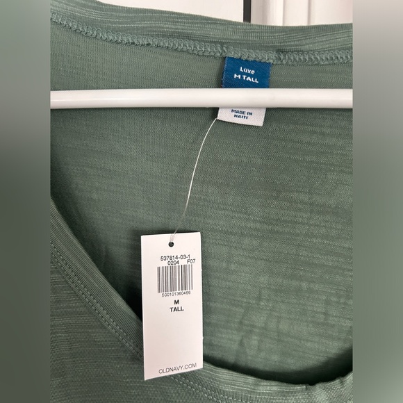 Women’s Old Navy Tee Shirt Short Sleeve Medium Tall  NWT - Picture 2 of 8